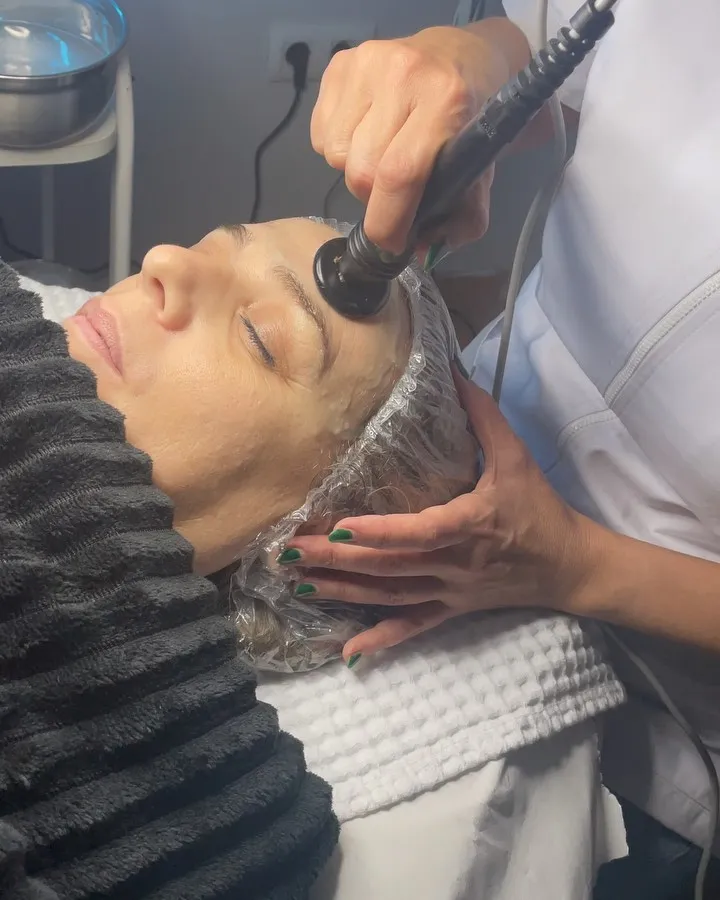 Tratamiento facial en cabina – estética Gema Rebolo Badajoz