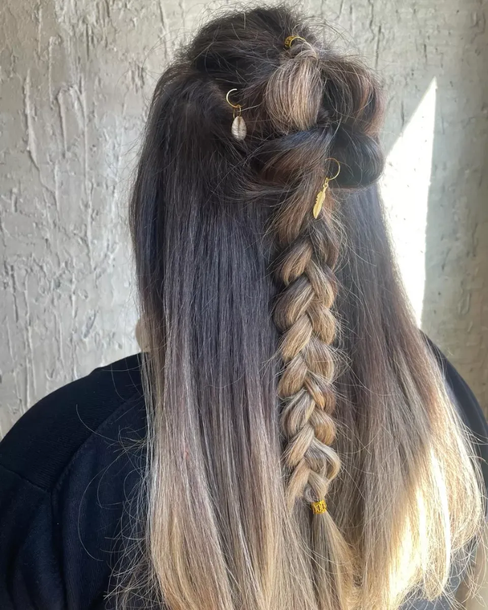 Trenza con decoración para novia – Gema Rebolo Badajoz